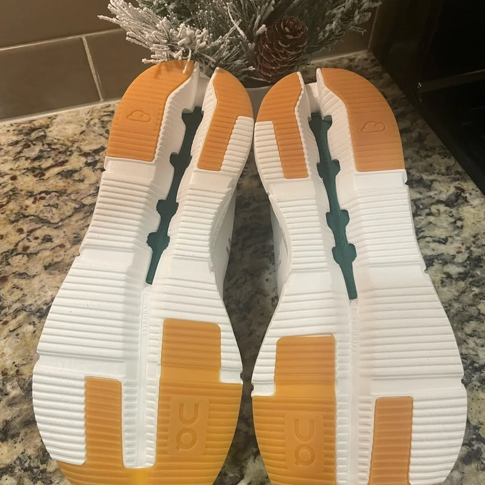 On Running White Athletic Shoes - Picture 4 of 10